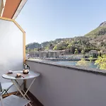 דירה Lakefront Retreat לקו