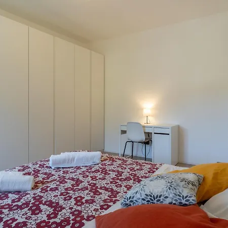 דירה Lakefront Retreat לקו