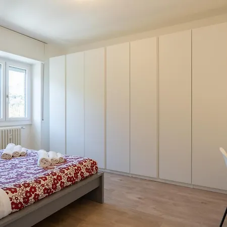 Lakefront Retreat דירה